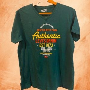 NWOT Dark green Levi t-shirt Sz L